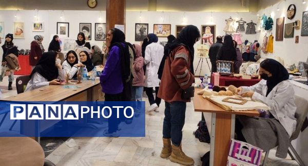 نمایشگاه آثار هنری دانش‌آموزان هنرستان محمودیه بجنورد 