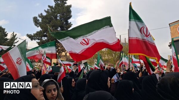 اجتماع بزرگ مردم نیشابور برای بیعت با سومین رهبر جمهوری اسلامی ایران 