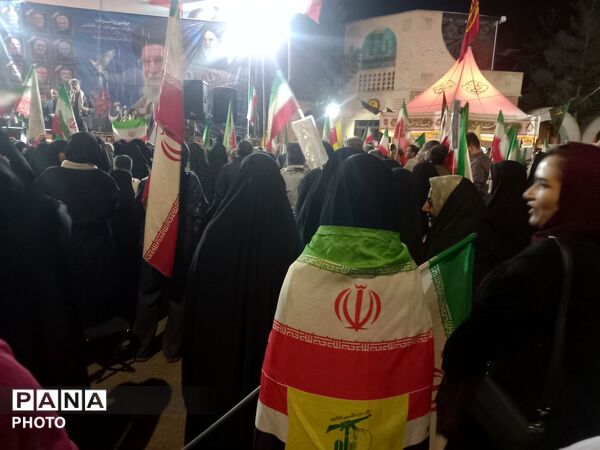 تجمع خودجوشانه مردم برای خونخواهی رهبر شهید