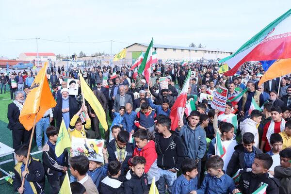 حضور پرشور دانش آموزان ابرکوه در راهپیمایی ۲۲ بهمن
