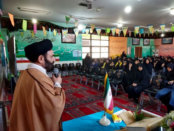 یادآورحماسه سیزدهم آبان دردبیرستان شاهدشهید قاسم سلیمانی