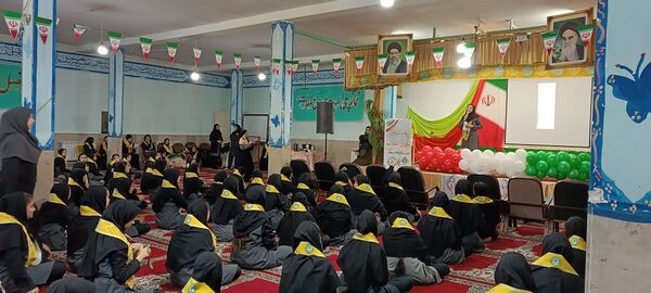  همایش یاوران انقلاب در دبیرستان امام سجاد (ع) ناحیه ۴ کرج