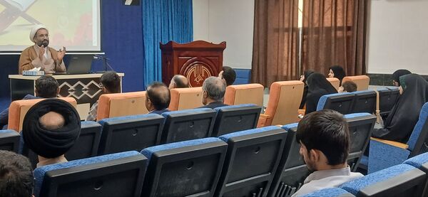کارگاه تدبر در قرآن کریم با حضور حجت‌الاسلام قدرتی در خرم‌آباد 
