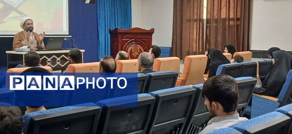 کارگاه تدبر در قرآن کریم با حضور حجت‌الاسلام قدرتی در خرم‌آباد 