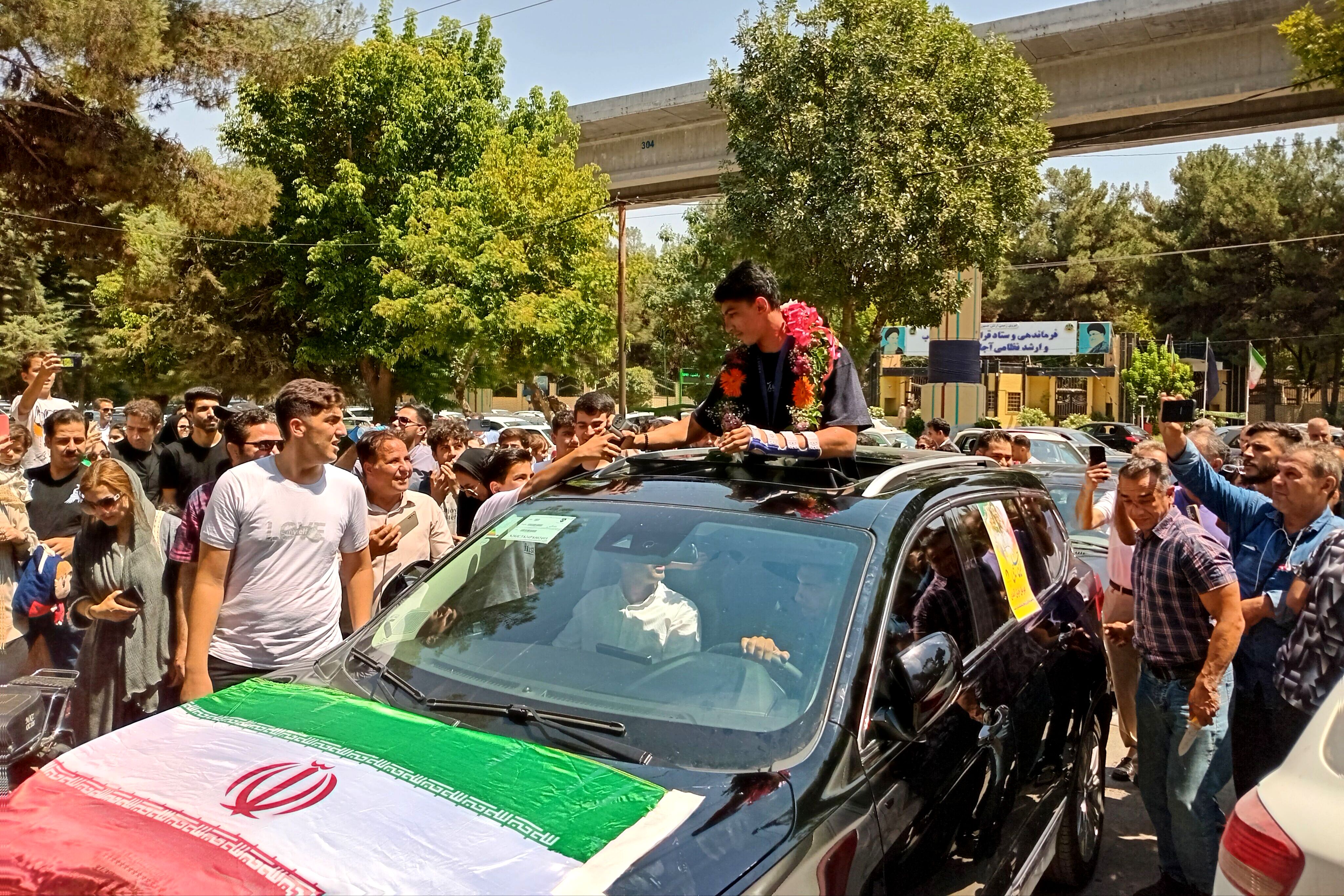 استقبال مردم کرمانشاه از آرین سلیمی قهرمان المپیک پاریس 