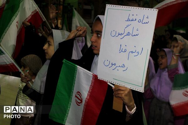 تجمع دانش‌آموزان در چهلمِ یاران سفرکرده