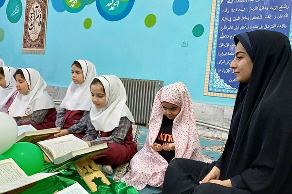 برگزاری محفل انس با قرآن کریم در دبستان ستایش شهریار