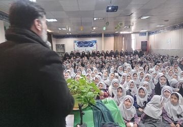 مراسم شهادت حضرت فاطمه(س) در دبستان شاهد نرجس ناحیه 4 کرج برگزار شد  