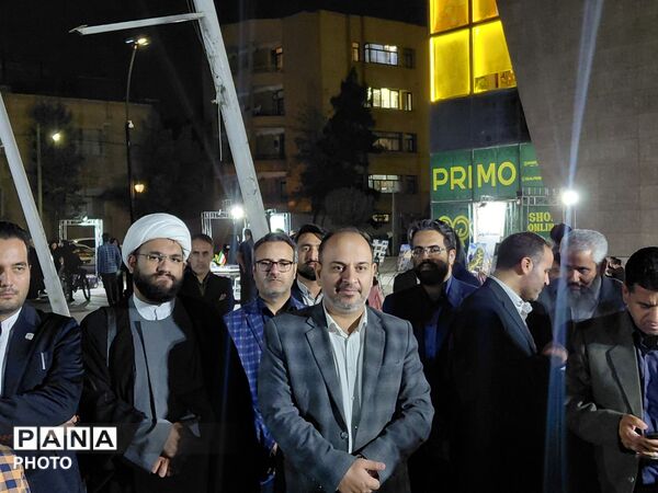وزیر آموزش و پرورش در جمع دانش آموزان مشهدی ؛ از اقامه نماز تا بازدید از غرفه های دانش آموزی