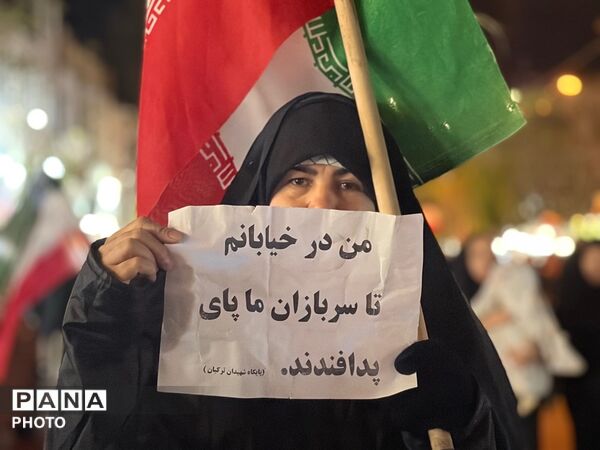 حضور مردم کرج در شب سی و ششم راهپیمایی 