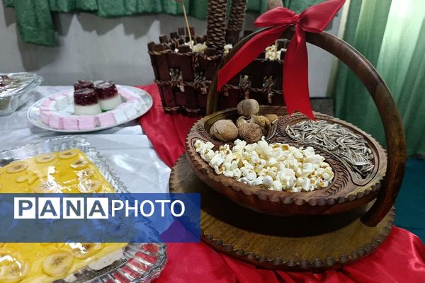 وقتی انارها لبخند زدند؛ یلدای دبیرستان ساره شورآفرین شد