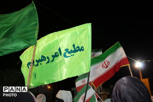 حضور پرشور دختران جان‌فدا در اجتماع شبانه با لباس بسیجی