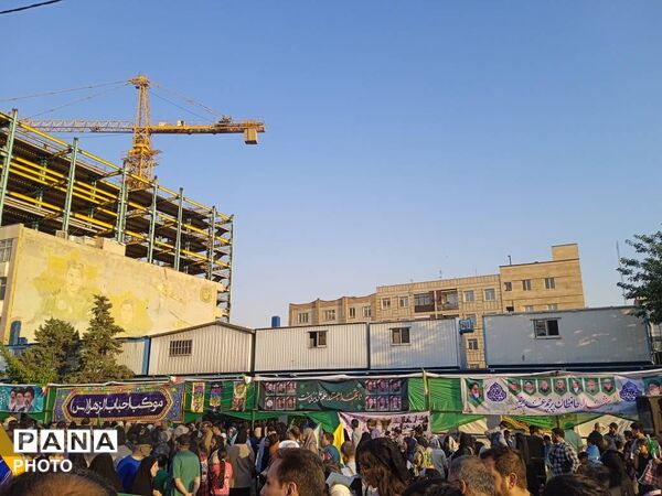  جشن بزرگ مردم در مهمانی ۱۰ کیلومتری