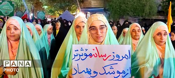 تا پیروزی در میدانیم