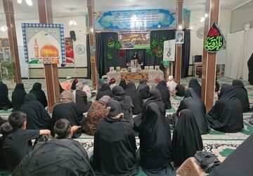 حضور دختران فارسانی در همایش سه ساله‌های حسینی