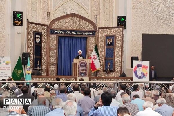 اجتماع فرهنگیان در آستانه بازگشایی مدارس در نماز جمعه شیراز