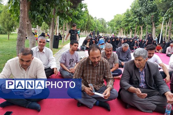 محفل پر فیض دعای عرفه در گلزار شهدا نصیرشهر