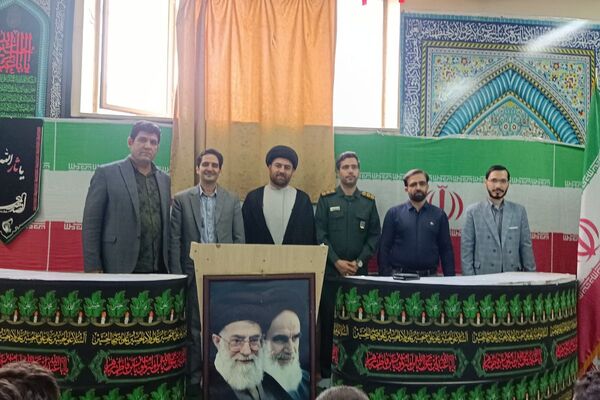 برگزاری مراسم هفته بسیج در هنرستان مجتمع فنی حرفه‌ای تهران در بهارستان‌دو