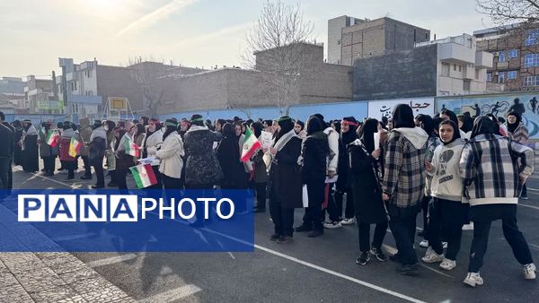 نواخته شدن زنگ انقلاب در مدارس شهرستان مرند