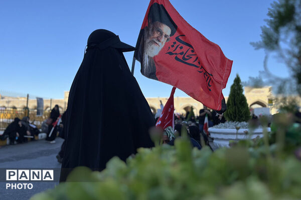 مشهد در سوگ؛ بدرقه باشکوه رهبر شهید انقلاب در جوار بارگاه رضوی