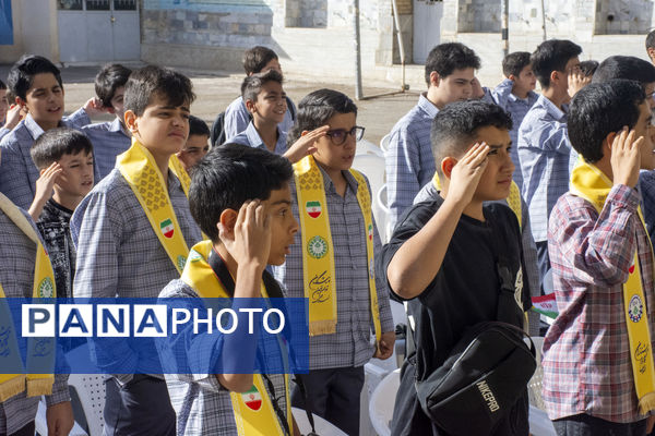 جوانه‌های محلاتی ورود به دوره متوسطه را با جشن جوانه‌ها آغاز کردند