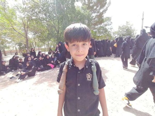 حضور پررنگ کودکان و نوجوانان روستای نقاب در همایش بزرگ عاشورای حسینی