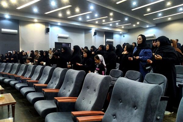 گرامیداشت ایام فاطمیه با اجرای نمایش آفلین در اداره آموزش و پرورش اسلامشهر