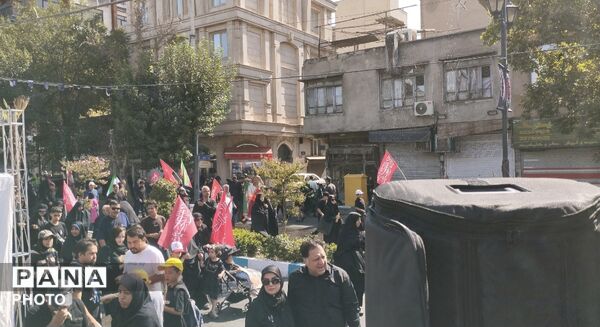  نقش‌آفرینی اعضای سازمان دانش‌آموزی در همایش بزرگ جاماندگان اربعین