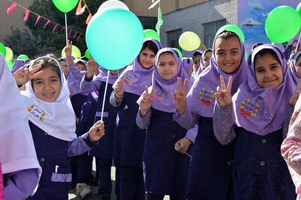 جشن میلاد حضرت زینب(س) با حضور مادران پرستار در دبستان علویان بهارستان‌دو