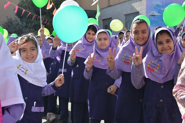 جشن میلاد حضرت زینب(س) با حضور مادران پرستار در دبستان علویان بهارستان‌دو
