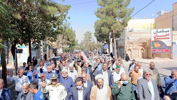 خلیل اباد همگام با ملت ایران فریاد خشم و نصر در نماز جمعه طنین انداز شد