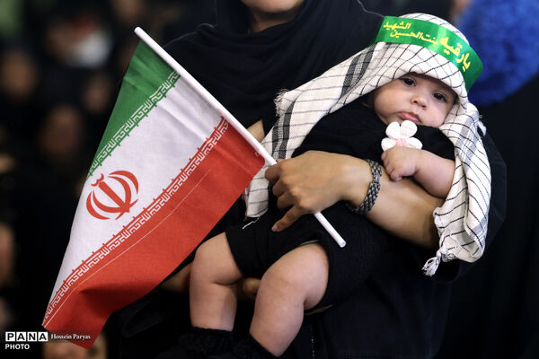 اجتماع بزرگ مادران و شیرخوارگان عاشورایی در مصلی امام خمینی(ره)