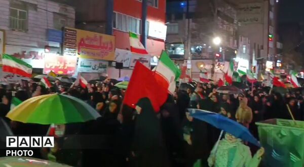 حضور پرشور مردم شهرستان فردیس در خیابان‌ها برای بیعت با رهبر انقلاب