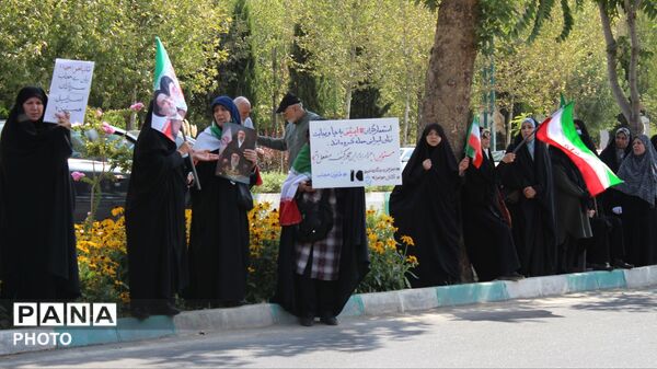 تجمع خودجوش زنان انقلابی در حمایت از حجاب
