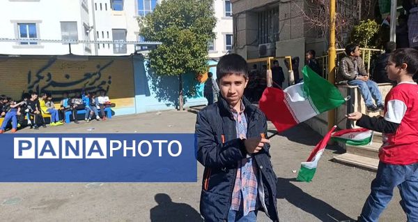  نواختن زنگ انقلاب در دبستان حضرت ابوالفضل(ع)2