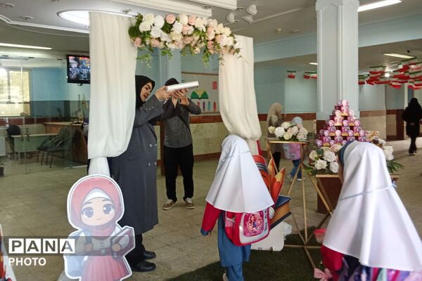 اولین زنگ شادی برای شکوفه‌های کلاس اول در دبستان روستایی عارف