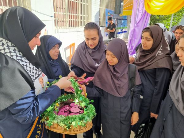 برگزاری جشن آغاز سال تحصیلی و مهر محمدی در دبیرستان شهیده معصومه قزوینی 