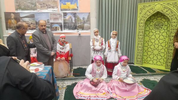 جشنواره قومی و محلی در دبستان آرمیتا مصلی نژاد ناحیه 7