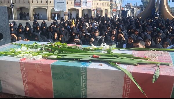 تشییع پیکر مطهر شهید گمنام در شهرستان دارالصابرین بم 