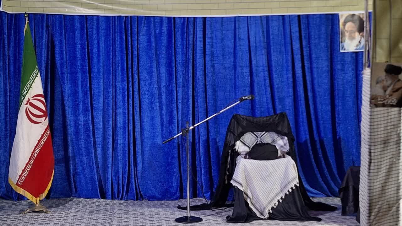 دکور و صحنه سخنرانی رهبر شهید انقلاب برای نخستین بار درکشور،در استان البرز اجرا شد