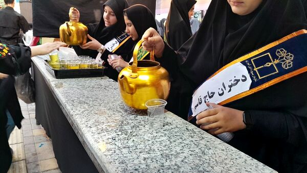 تجمع دانش‌آموزان شهرستان اسفراین در مراسم یادبود شهدای خدمت