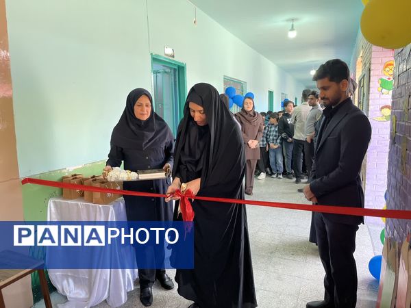 افتتاح کتابخانه راهرویی خلاقانه در دبستان امام خمینی(ره) گناوه