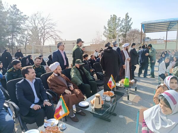 جشن انقلاب در مدرسه شهید بهمنی خلیل آباد