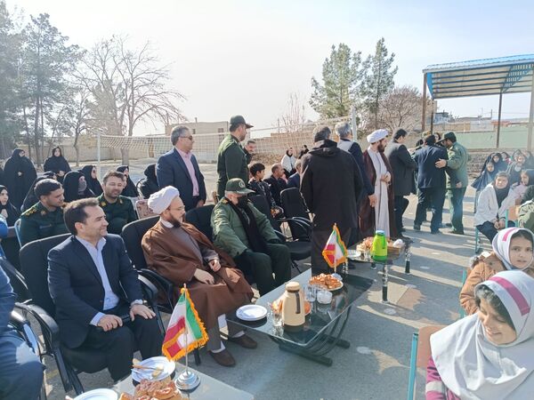 جشن انقلاب در مدرسه شهید بهمنی خلیل آباد