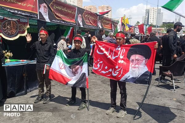 اجرای گروه سرود ریحانه‌الحسین پردیس در مراسم تشییع  رهبر شهید