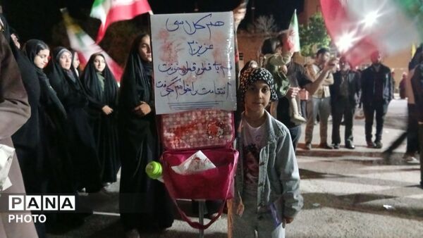 حضور خادمان امام رضا(ع) و پرچم متبرک آستان قدس در اجتماعات شبانه شهر صفی آباد