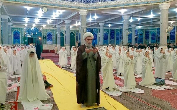 دانش‌آموزان بویین‌زهرایی در جشن روزه‌اولی‌ها از خدای خود تشکر کردند