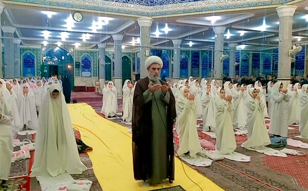 دانش‌آموزان بویین‌زهرایی در جشن روزه‌اولی‌ها از خدای خود تشکر کردند