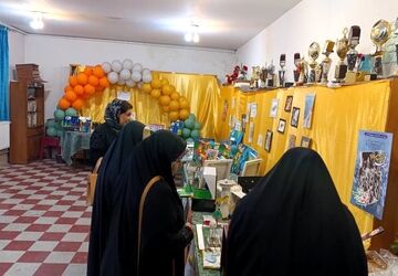 نمایشگاه هنر و صنایع دستی دانش آموزان در دبیرستان دخترانه گراشی
