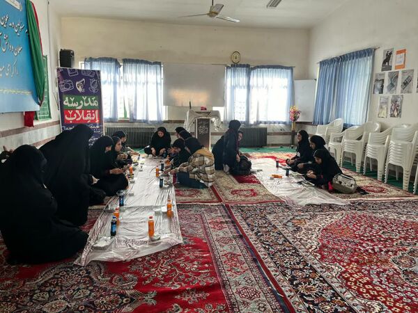  کاردوی نمایشگاه مدرسه انقلاب در نور